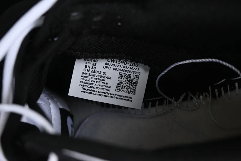 All categories Nk SB Dunk series Nk SB Dunk Low low-top sneakers CS version Nk Dunk Low "Panda" black and white panda customized version of deconstructed strap casual sneakers CW1590-100